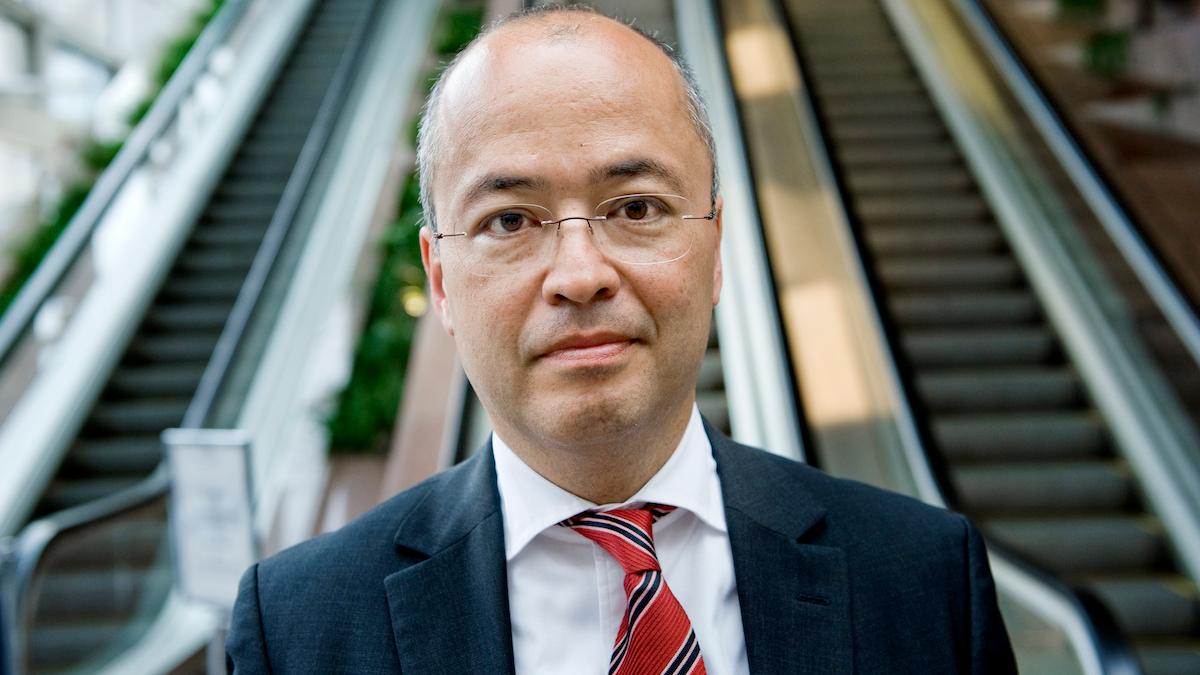 Enligt Kinaexperten Frédéric Cho skapade stora kinesiska investeringar i Europa 2015–2016 oro som ledde till striktare regler, nu stoppas många avtal med Kina inblandat