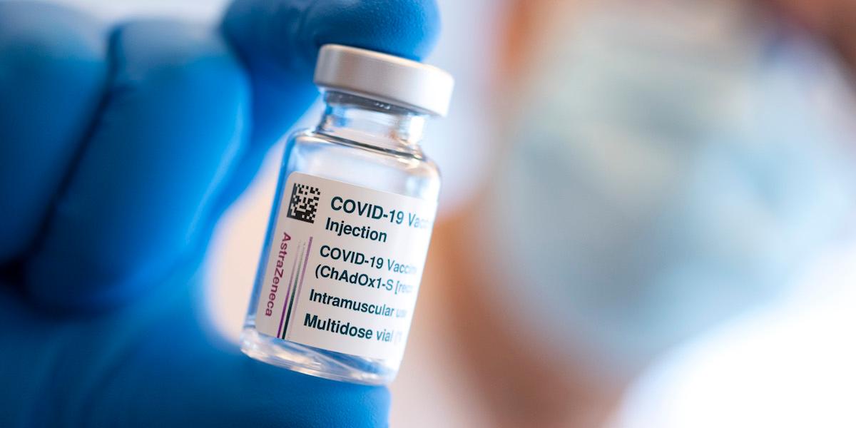 Två stämningsansökningar har lämnats in mot Astra Zeneca för skadliga reaktioner på bolagets vaccin mot covid-19
