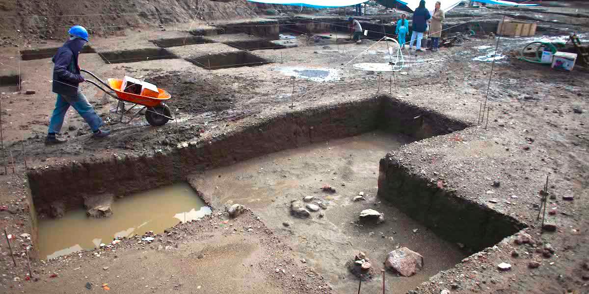 Arkeologisk utgrävning i Mexiko, dock ej utgrävningen där näsprydnaden hittades