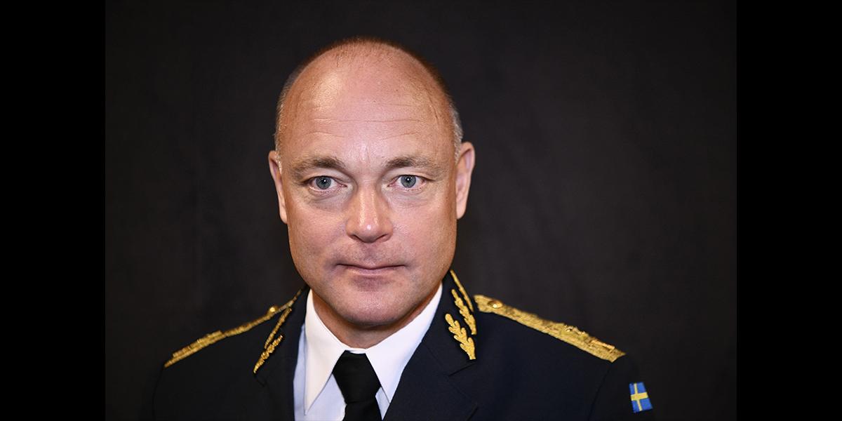 Försvarsmaktens cyberförsvarschef, generalmajor Johan Pekkari, beskriver ett ökande tryck mot Sverige på cyberområdet med statsaktörer, särskilt Ryssland, som utför olika angrepp