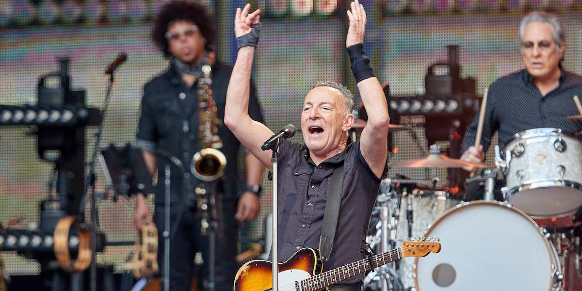 Bruce Springsteen är en av de högprofilerade musiker som den senaste tiden ställt in konserter. När det händer kostar det miljontals kronor