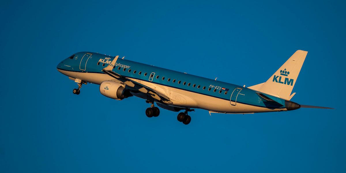 En domstol ska avgöra om KLM gjort sig skyldigt till greenwashing i sin reklamkampanj Fly Responsibly