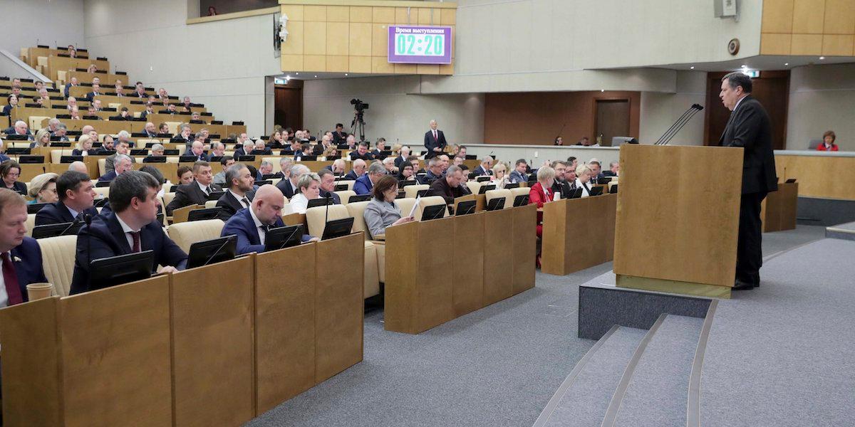 Det ryska parlamentet, duman. En av dumans ledamöter föreslår att Ryssland ska placera kärnvapen närmare USA