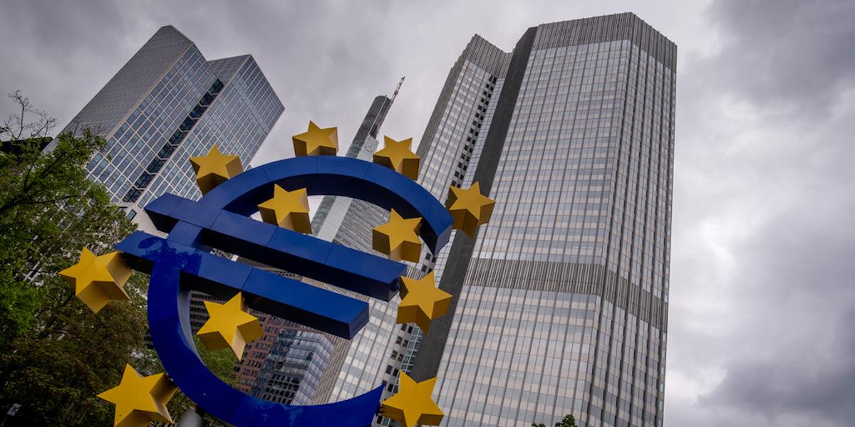 Europeiska centralbanken (ECB) kan sänka sina styrräntor även om USA:s centralbank inte sänker, enligt ECB-höjdaren Robert Holzmann.
