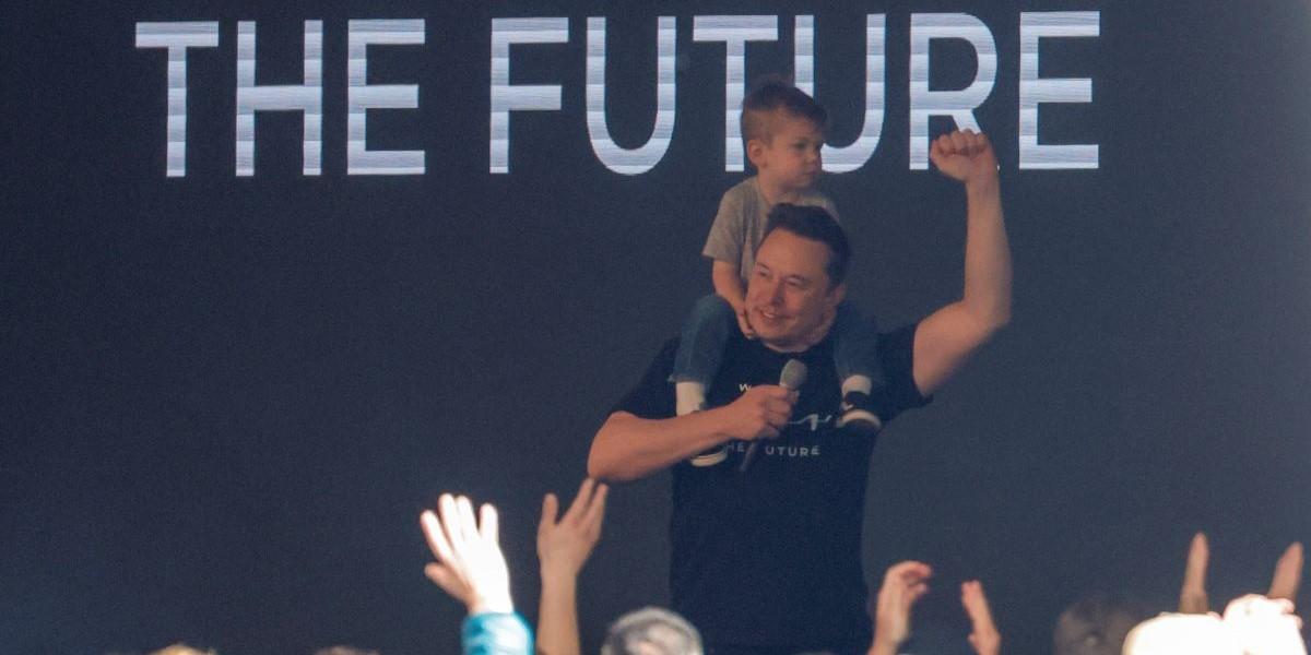 Elon Musik och Tesla väntas komma med en budgetmodell