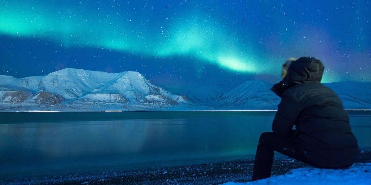 Norrsken lockar besökare till Svalbard – som nu har blivit en trendig lyxdestination.