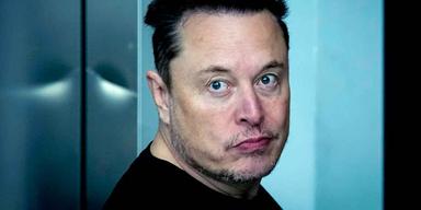Elon Musk lovar nya elbilsmodeller när bolagets siffror nu pekar neråt.