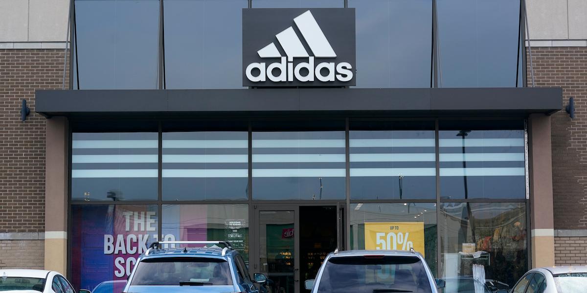 Adidas lyckades sälja kvarvarande Yeezyskor med vinst