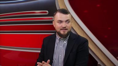Edvard Lundkvist och Emma Fällman i studion