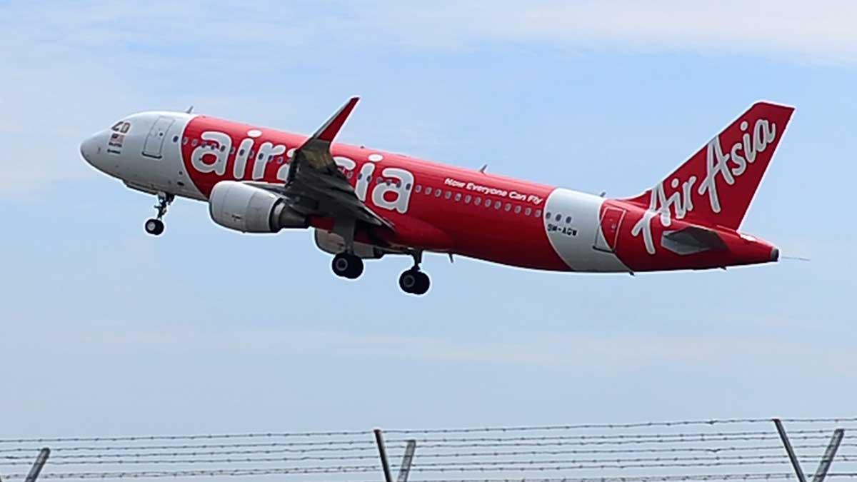 Air Asia-planet med 212 passagerare ombord hamnade 11 000 kilometer fel och landade i en helt annan världsdel. Orsak: kaptenen matade in fel punkt i koordinatersystemet på instrumentpanelen. (TT)