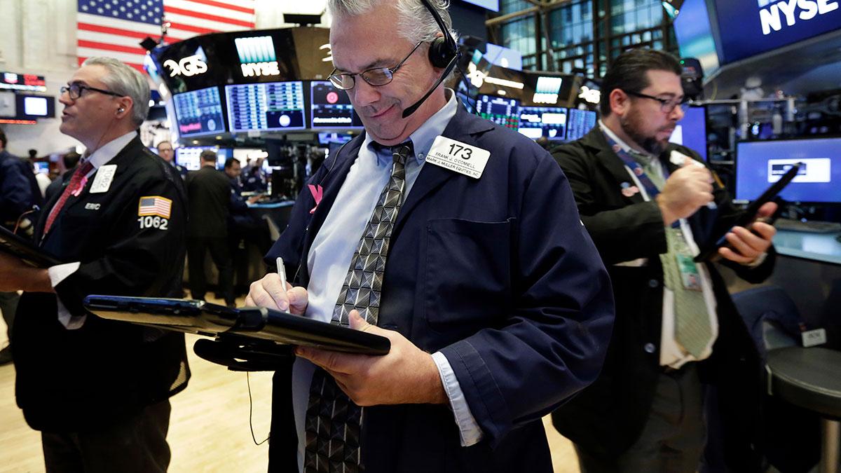 I artikeln får du tips på en köpvärd duo när Stockholmsbörsen visar svaghetstecken. Bilden är från Wall Street. (Foto: TT)