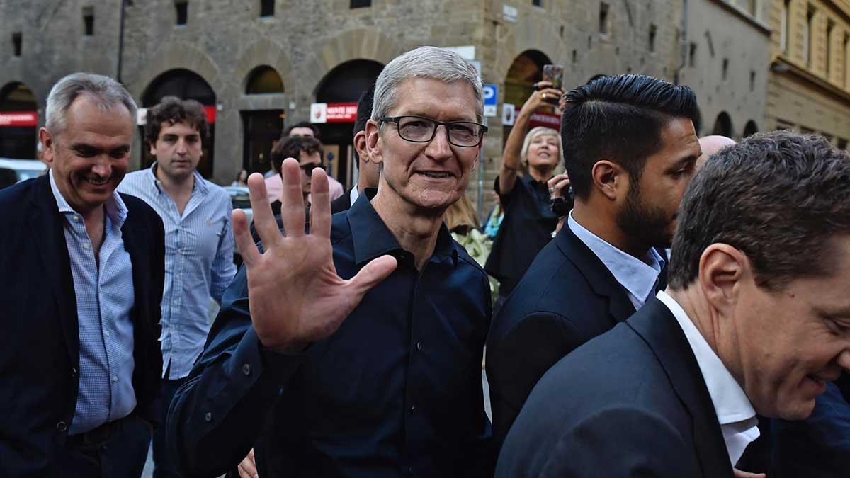Apples vd Tim Cook har fått sin ersättning höjd med 47 procent under det senaste räkenskapsåret som avslutades i september. (Foto: TT)