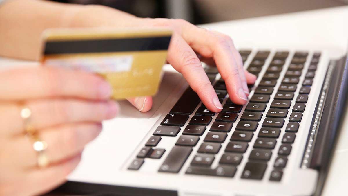 MILJARDSHOPPING. Årets shoppingsäsong krossar tidigare rekord i USA. (Foto: TT)