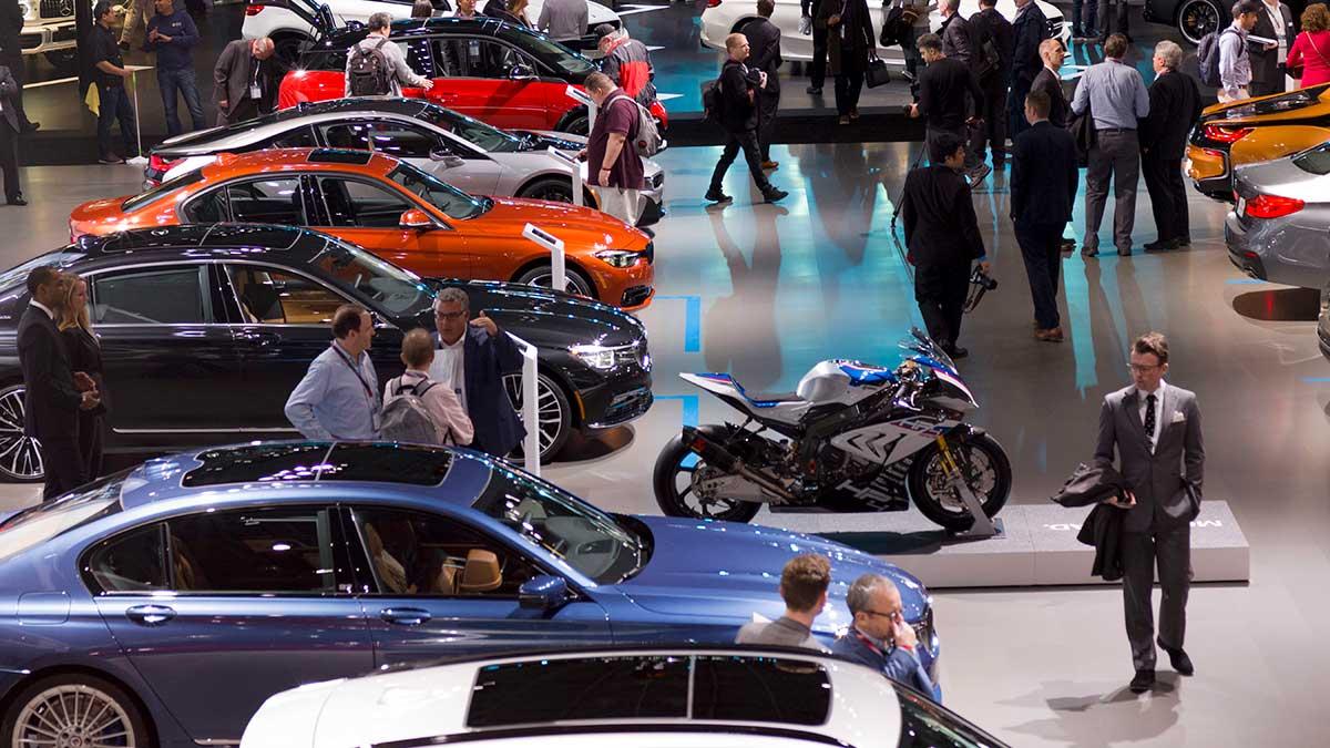 De tyska biltillverkarna BMW och Mercedes importerar de största volymerna av bilar från USA till Kina och har därmed mest att förlora om Kina inför de högre importtarifferna på amerikanska bilar. (Foto: TT)