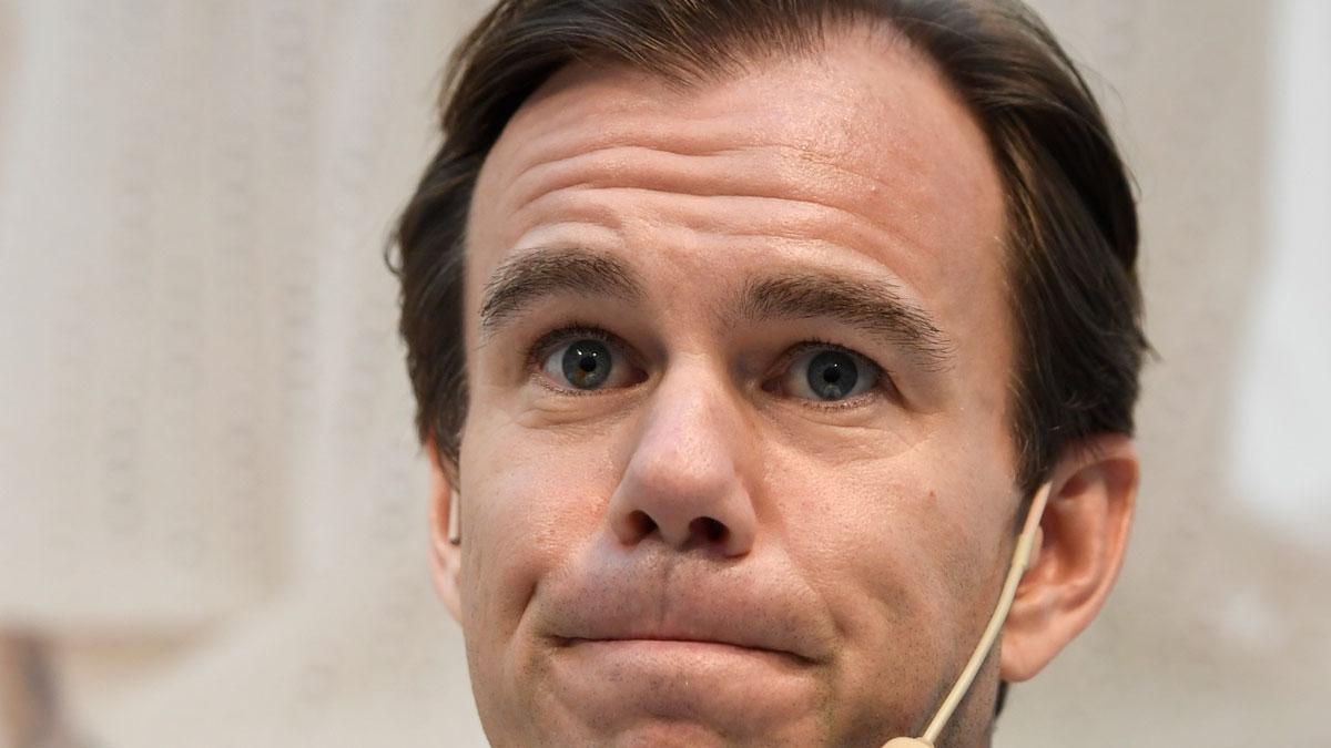 H&M faller tungt i inledningen av handeln på Stockholmsbörsen. På bilden syns klädbolagets vd Karl-Johan Persson. (Foto: TT)