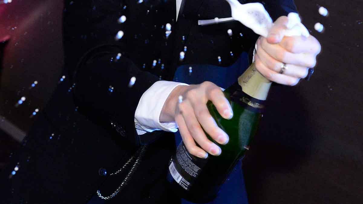 Se till att förvara champagnen mörkt och svalt