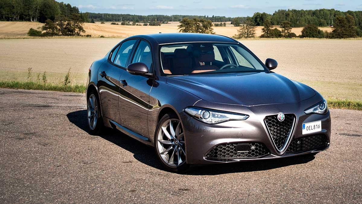 Läsarna har sagt sitt och Alfa Romeo Giulia sopar banan med konkurrenterna i den stora bilundersökningen. (Foto: TT)