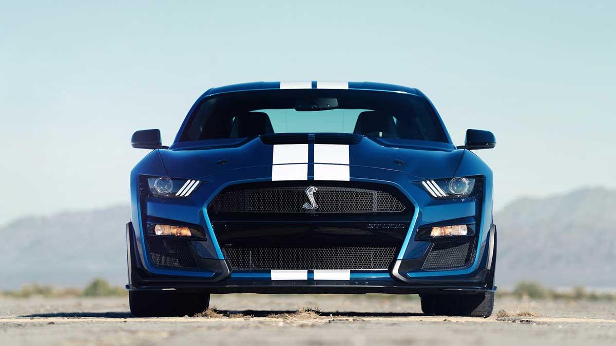 Ford Mustang Shelby GT500 har vad som krävs under motorhuven.