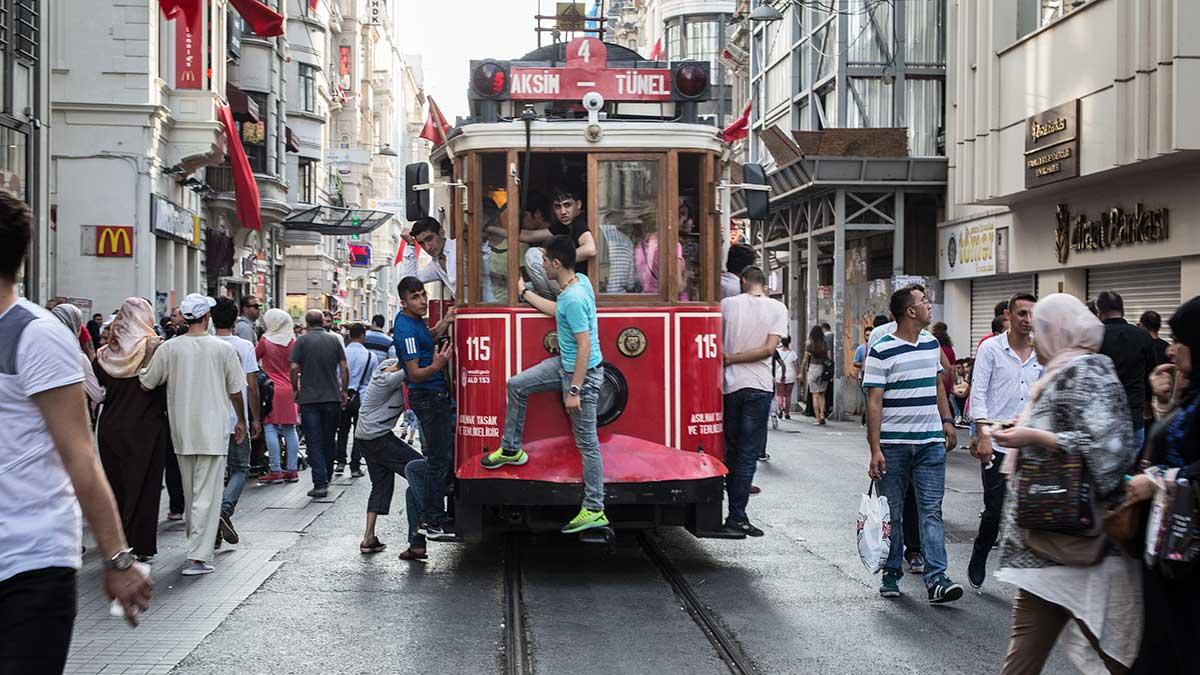 Turkiet har under helgen avskedat fler än 18.000 statsanställda