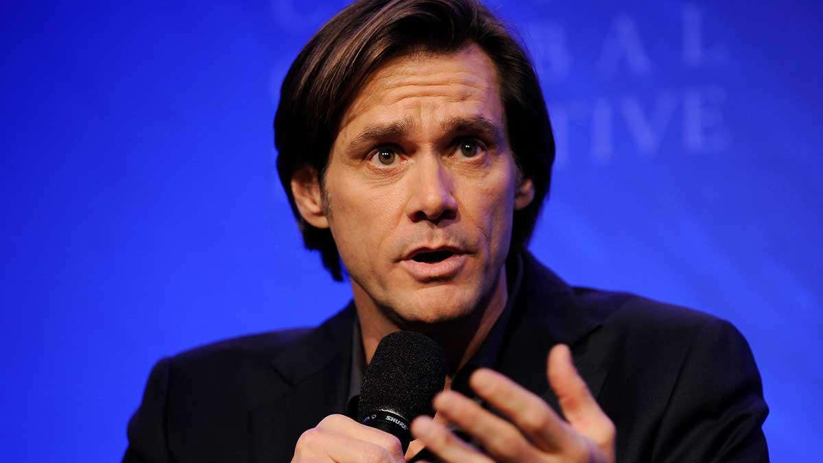 Den kände amerikanske skådespelaren Jim Carrey skriver i ett tweet att han lämnar Facebook genom att han stänger ner sitt konto och säljer sina aktier i plattformsjätten. (Foto: TT)