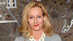 JK Rowling hyllar programledare efter "laddat" ordval i direktsändning