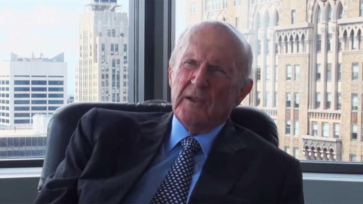 Finansproffset Julian Robertson ser ett skräckscenario rycka allt närmare. (Skärmdump från Youtube)