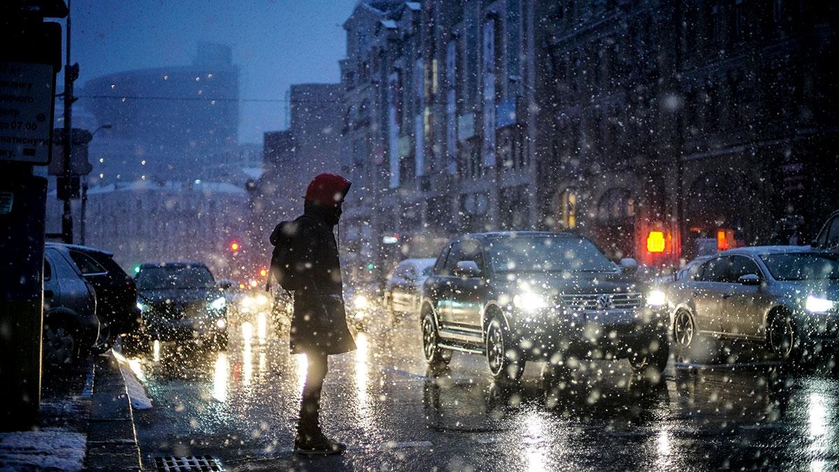 Kryptovalutaexperten i Kiev (bilden) uppges ha blivit intvingad i en svart Mercedes-Benz av sina maskerade kidnappare. (Foto: TT)