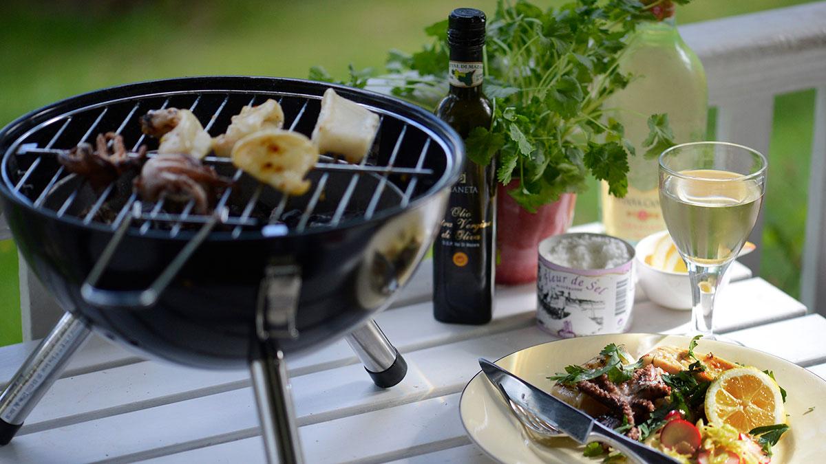 En klassisk klotgrill funkar nästan för alla