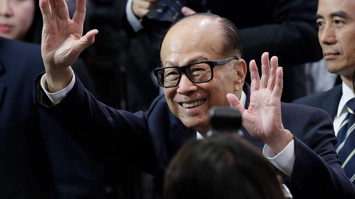 Det går nog ingen nöd på 89-åriga affärsmannen Li Ka-Shing som nu kastar in handduken. (Foto: TT)
