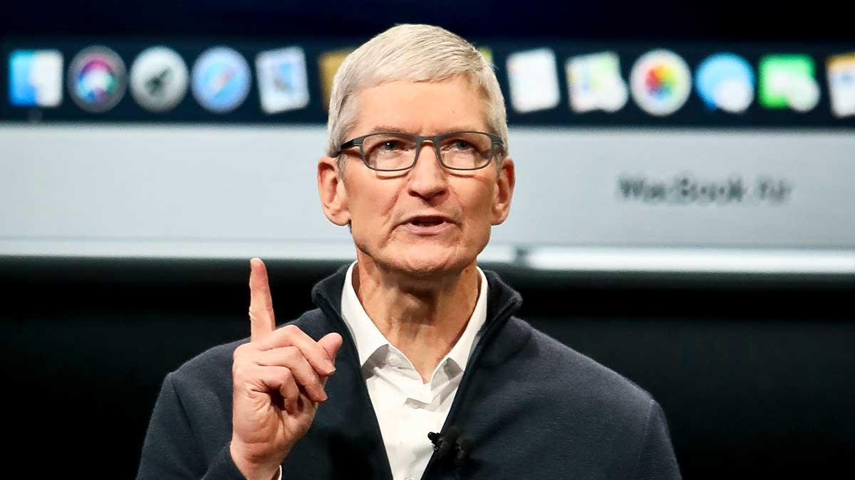 Apple med vd:n Tim Cook har tillsammans med Alibabas finansenhet Alipay börjat erbjuda räntefria avbetalningar vid köp av Iphones i Kina. (Foto: TT)