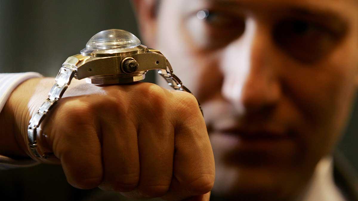 Priserna på lyxiga samlarobjekt saktar in. På bilden syns en exklusiv Rolex-klocka