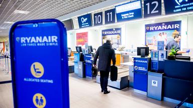 En ny strejk bryter på fredag ut bland Ryanairs kabinanställda med följden inställda flyg. (Foto: TT)