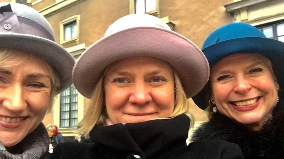 Finansministern gör sig lustig över slöjdebatten på sin Facebooksida. (Foto: skärmdump från Magdalena Anderssons FB-sida).