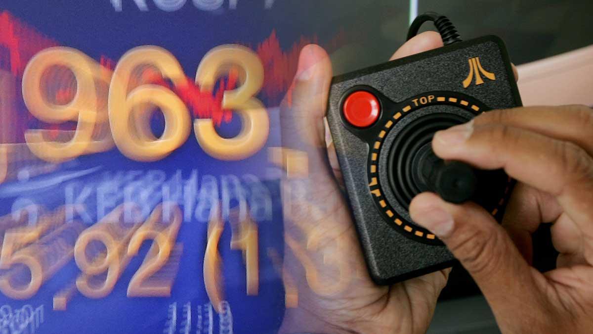 Spelföretagets Atari har stigit med 52 procent sedan utannonseringen av de två kryptovalutorna Atari Token och Atari Pong. (Foto: TT / Montage)