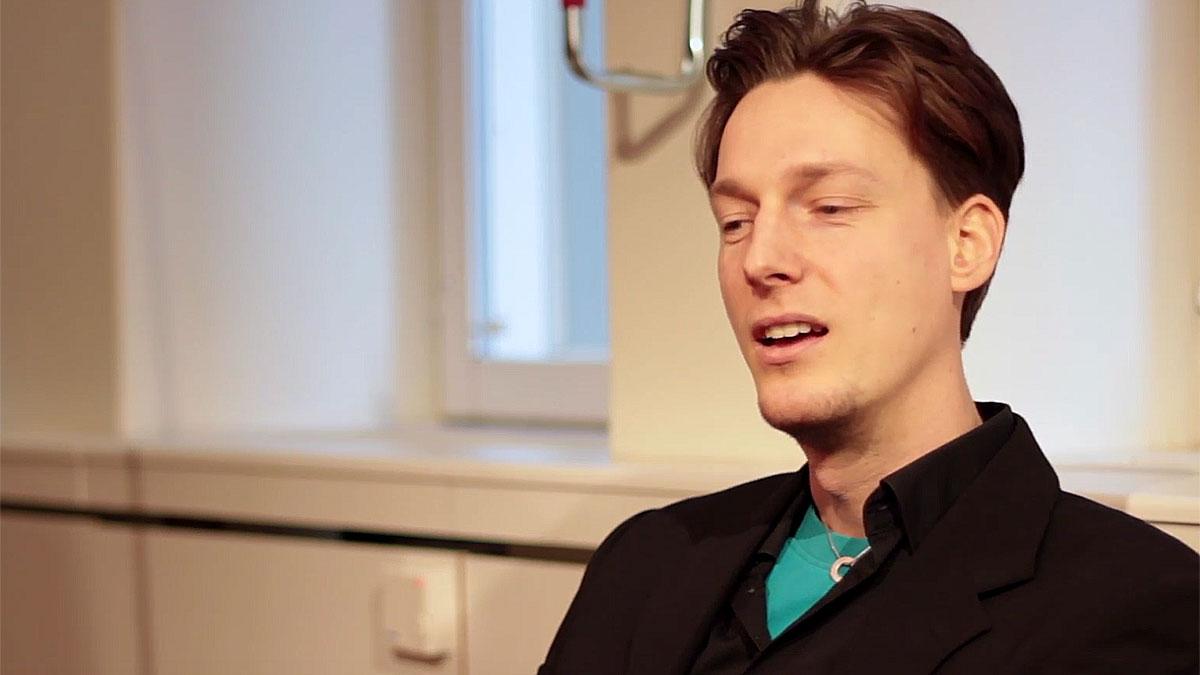 Bitcoinstjärnan Christian Ander har blivit pappa och tänker ta "en stund ledigt". (Foto: Skärmdump från Youtube)
