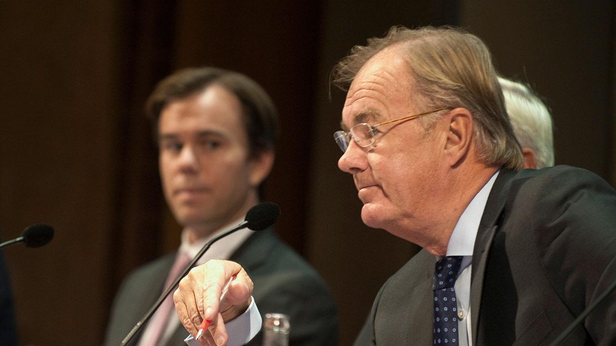 H&M:s huvudägare Stefan Persson (närmast kameran) och sonen Karl-Johan Persson