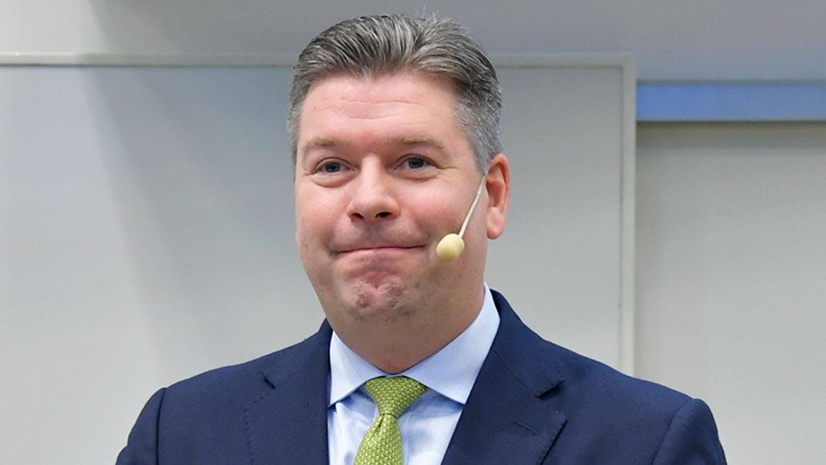 Johan Torgeby, vd för SEB, ser ut att mysa, kanske över de starka siffrorna i dagens kvartalsrapport som får Di att hålla fast vid sin köprekommendation på aktien. (Foto: TT)