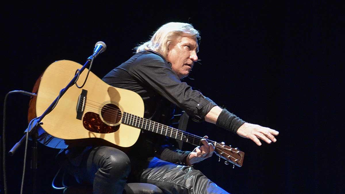 Joe Walsh från rockgruppen The Eagles försökte 1980 samla röster som USA:s nästa president genom att locka med "fri bensin till alla". (TT)