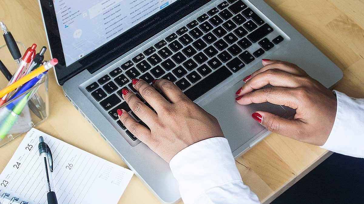 Småföretagarnas Riksförbund vill få fler kvinnor att starta eget. I dag är endast en tredjedel av landets företagare kvinnor. (Foto: TT)