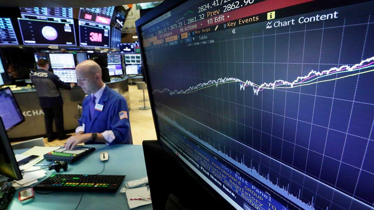 De ledande bankerna på Wall Street håller fast vid sina positiva börsutsikter för 2020 – trots coronaviruset, rapporterar CNBC. (Foto: TT)