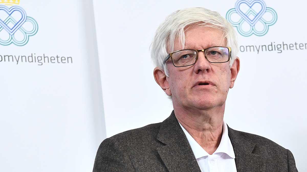 Folkhälsomyndighetens generaldirektör Johan Carlson tror att corona-situationen kan pågå under ett par månader, men han utesluter inte heller en mer utdragen process. (Foto: TT)