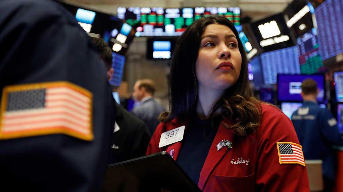 USA-börserna avslutade det första kvartalet med en nedgång på tisdagen. Oron för spridningen av coronaviruset och covid-19 i USA bidrog till att tynga Wall Street. (Foto: TT)