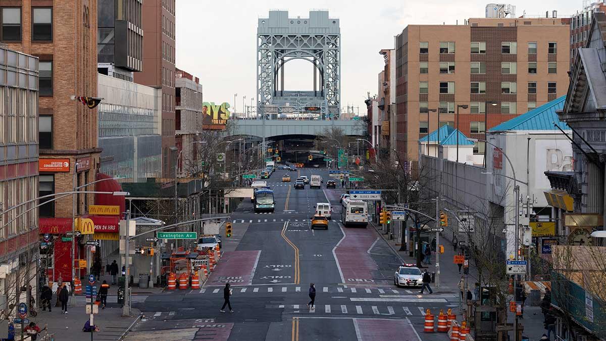 USA:s president Donald Trump har under torsdagen presenterat en trestegsplan för att öppna upp landets ekonomi igen. Bilden är från det hårt virusdrabbade New York. (Foto: TT)