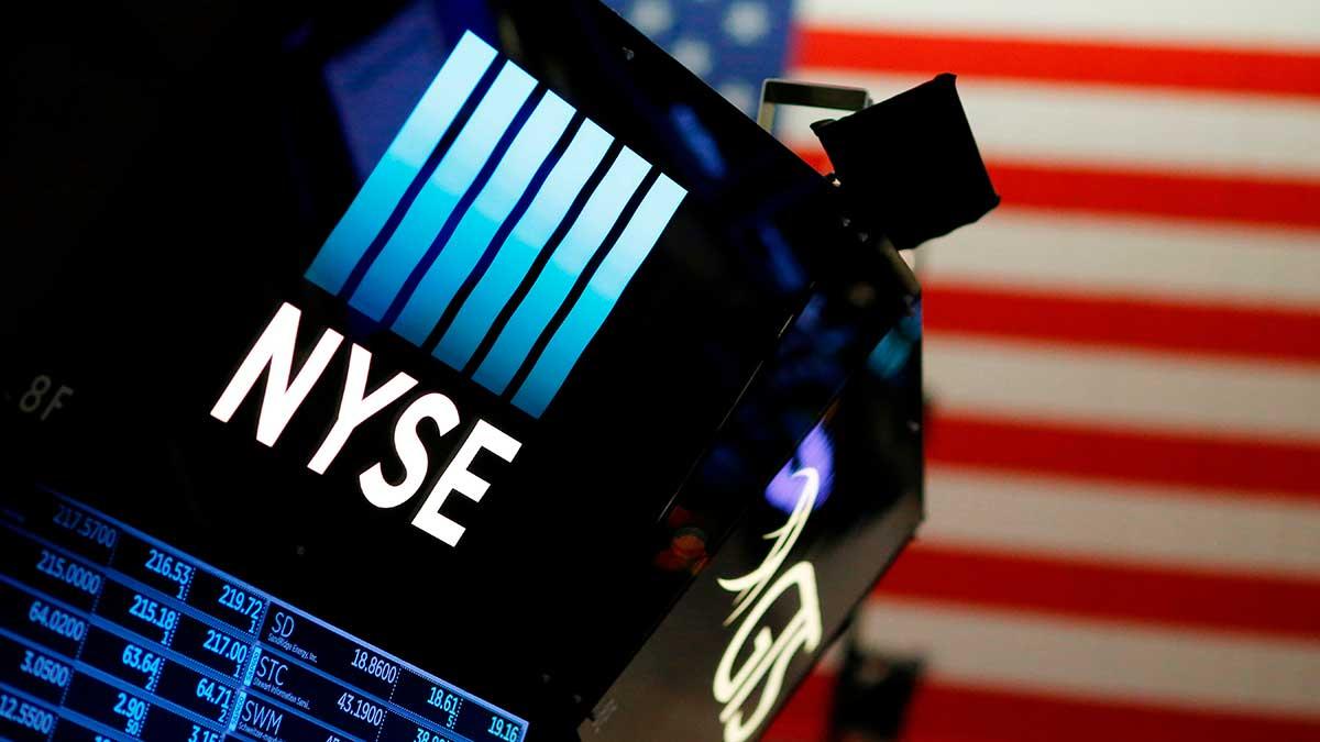 En U-återhämtning för USA:s ekonomi, som gått in i recession på grund av coronapandemin, är den mest troliga utgången. Det visar en undersökning bland ekonomer, rapporterar Reuters. (Foto: TT)