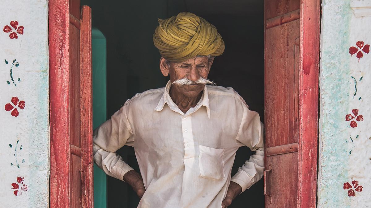 Dystra miner för ägare av indienfonder. Nästan en kvarts miljard är nu arbetslösa i landet, vilket har fått genomslag i deras ekonomi. (Foto: Abhas Mishra / Unsplash)