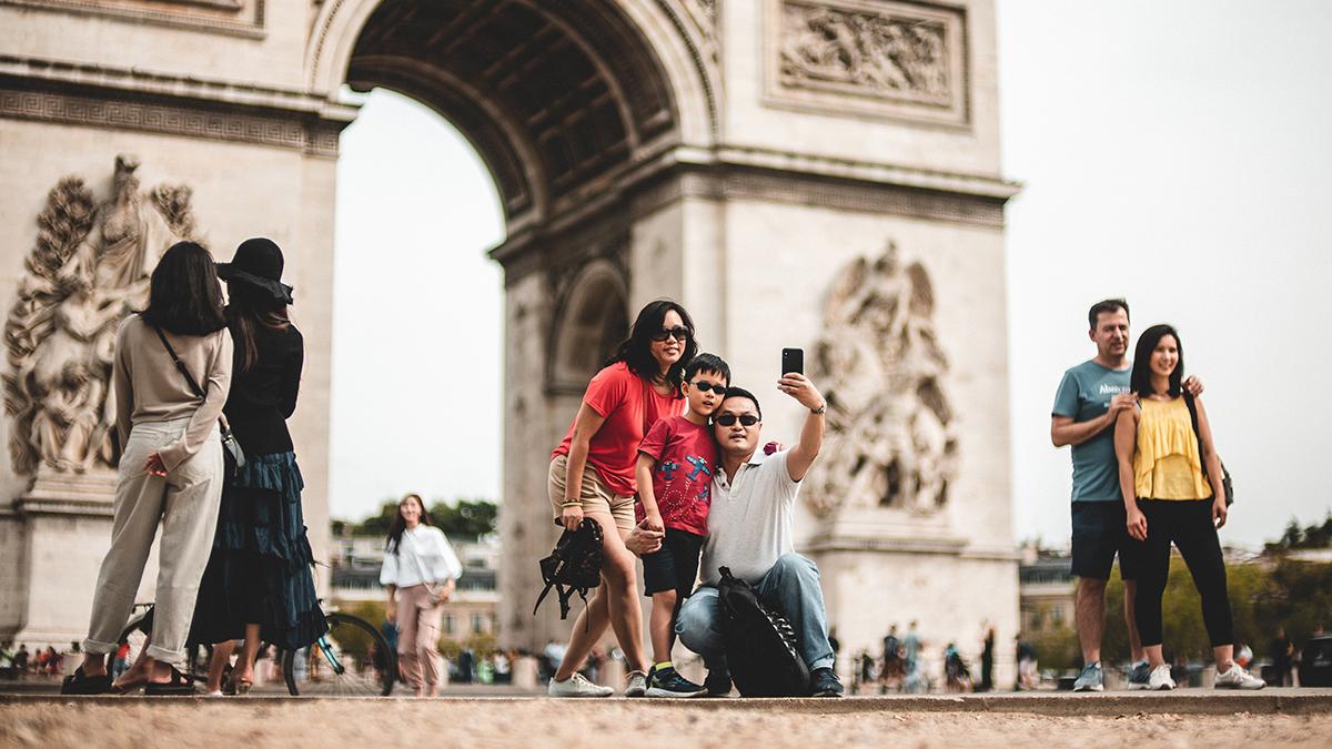 En undersökning visar att kineserna undivker att resa på ett bra tag, ett bakslag för turistberoende företag. (Foto: Mika Baumeister / Unsplash)