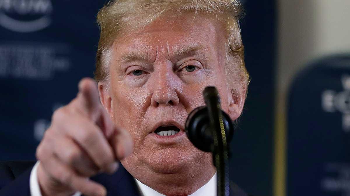 USA:s president Donald Trump undertecknade på torsdagskvällen som väntat en exekutiv order rörande sociala medier. (Foto: TT)