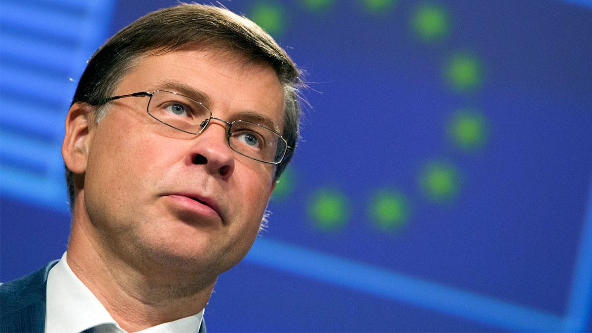 Viceordförande Valdis Dombrovskis presenterade rapporten på tisdagen. Arkivbild. (Foto: TT)