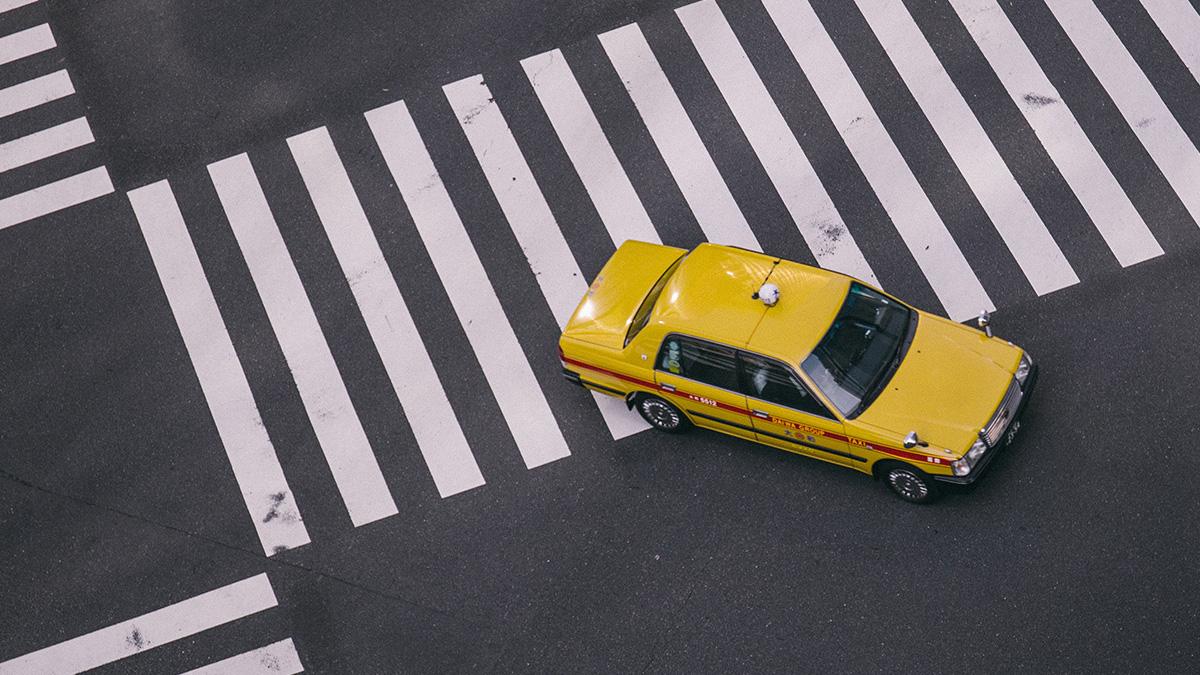 Årets kursutveckling är inte synkad med historien. Börsen har svängt av. (Foto: Dil / Unsplash)