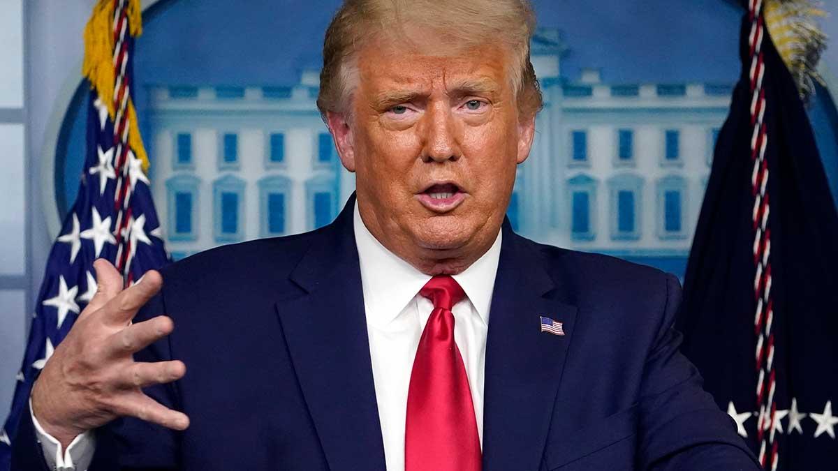 Marknadernas oro inför det amerikanska presidentvalet – där Trump sagt att han tror att det kommer avgöras i domstol – återför tankarna till Millenniebuggen 2.0. Det skriver chefsstrategen Johan Javeus i SEB:s morgonbrev. (Foto: TT)